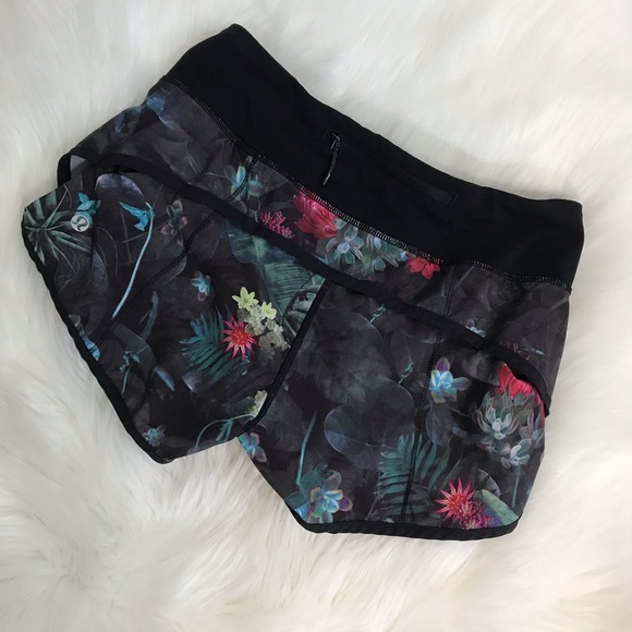 SOLD Lululemon speed short Curious jungle - Picture 4 of 4